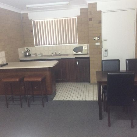 Alexander Motor Inn Moree Bagian luar foto