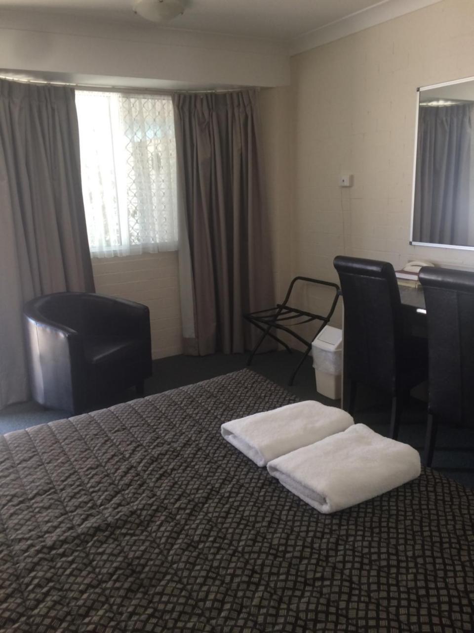 Alexander Motor Inn Moree Bagian luar foto
