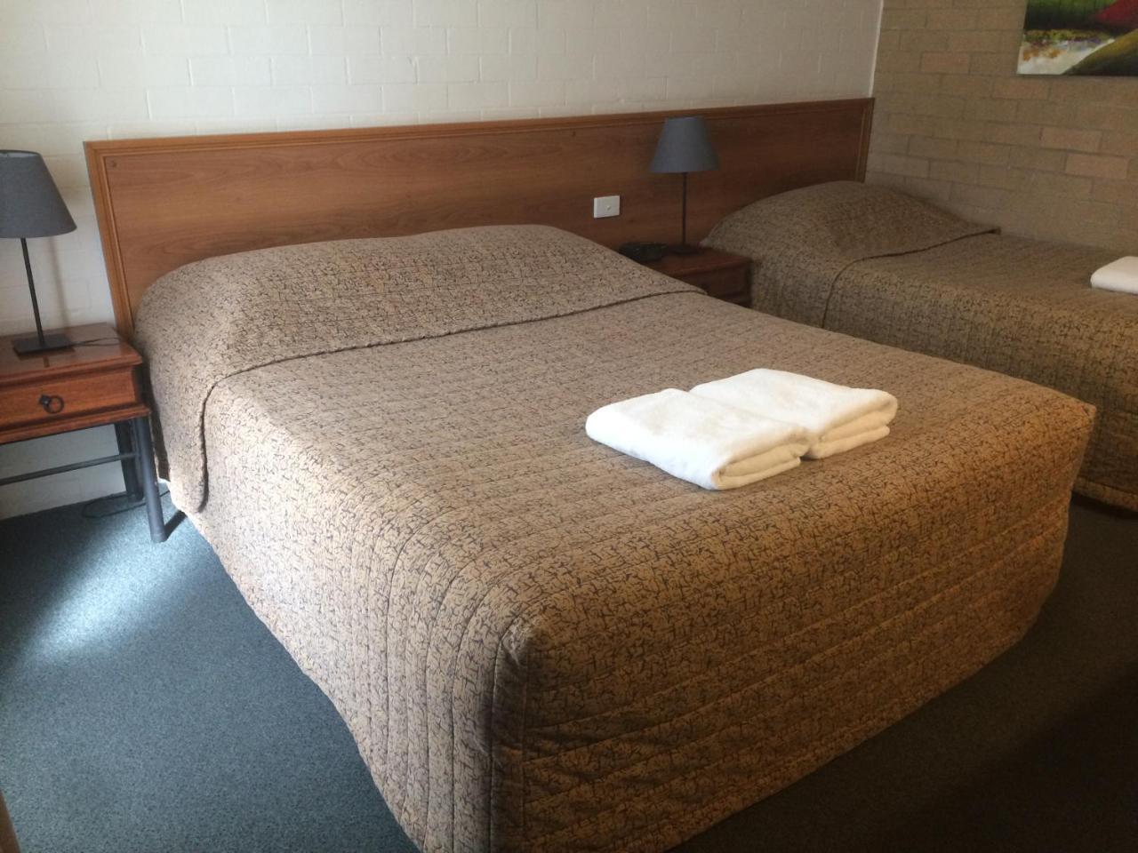 Alexander Motor Inn Moree Bagian luar foto