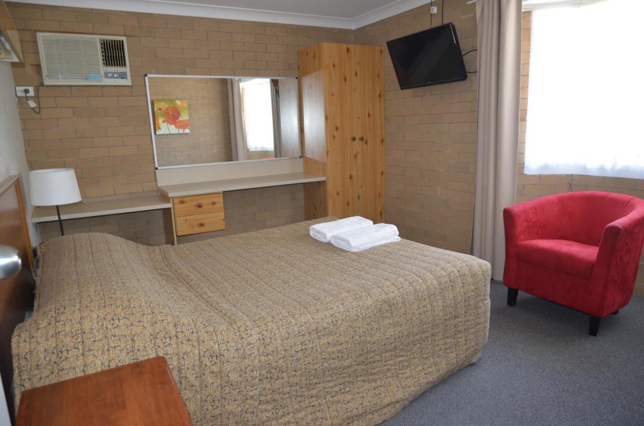 Alexander Motor Inn Moree Bagian luar foto